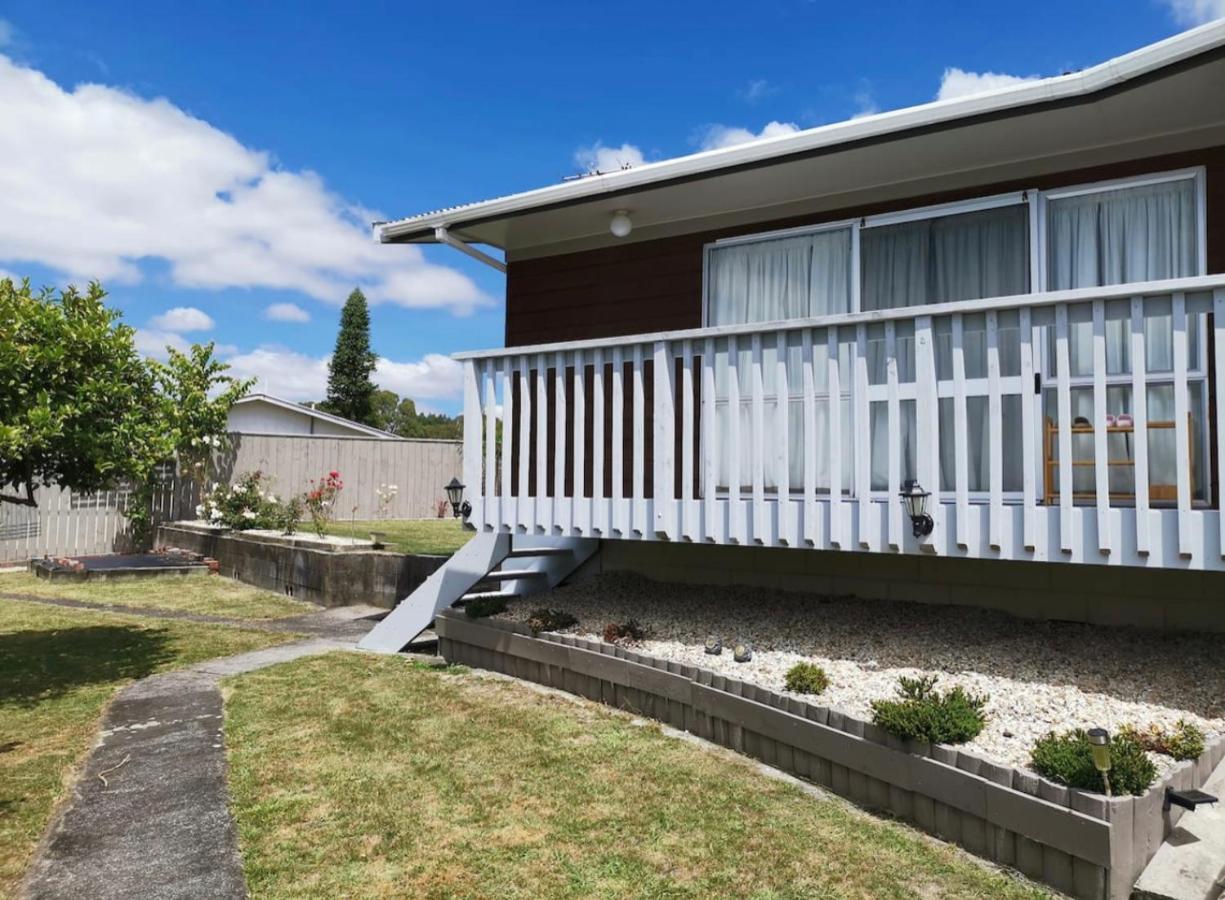 Spacious modern Utuhina holiday House Rotorua Exterior foto